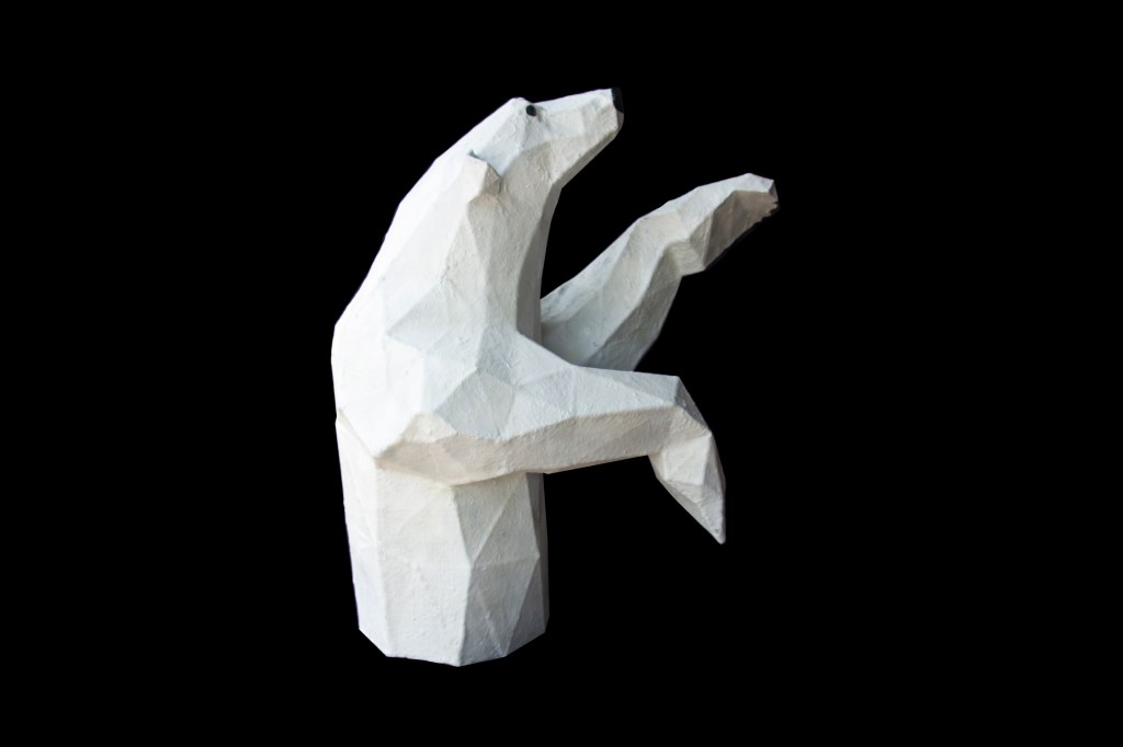 L&rsquo;Ours Polaire, 75 X 105 X 124&nbsp;cm.